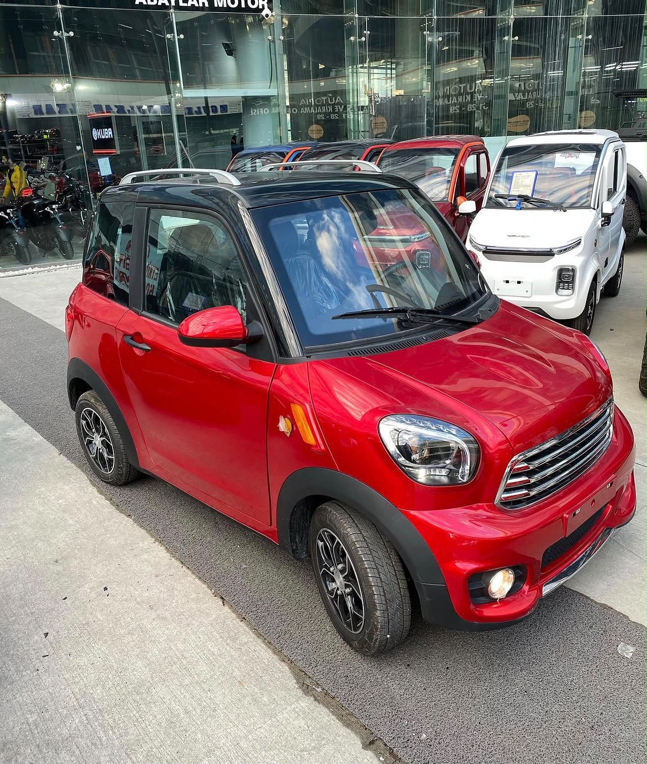 KIRMIZI MİNİ COOPER TARZI ELEKTRİKLİ ARABA